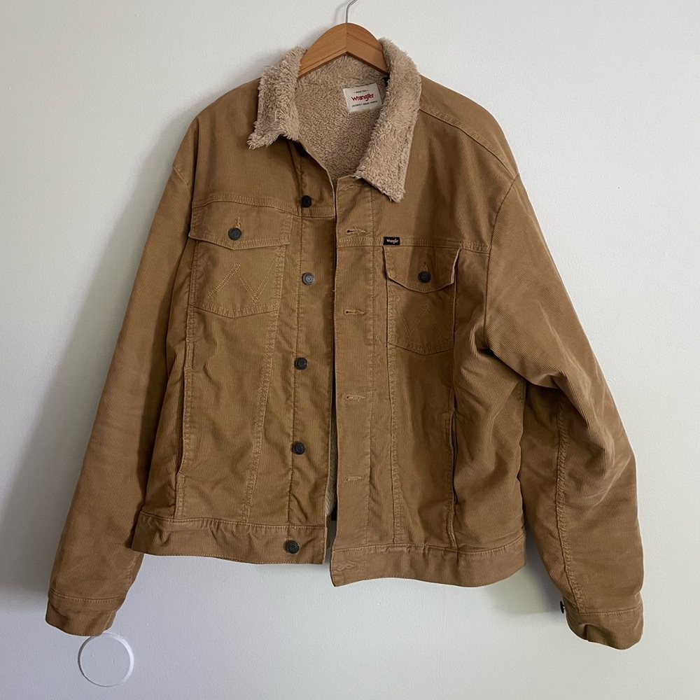 Wrangler Sherpa- Lined Corduroy Trucker Jacket in Acorn color - Men’s XL